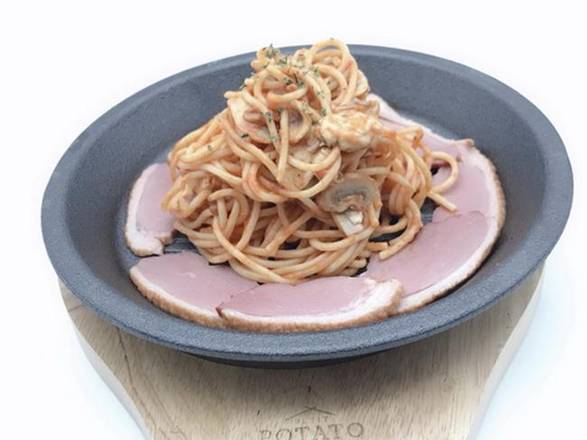 F13 Duck Breast Teppan Pasta 煙燻鴨胸肉鐵板意粉